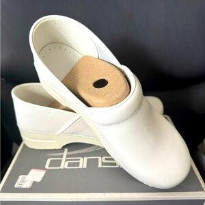 DANSKO WHITE NURSE SHOE SIZE 43